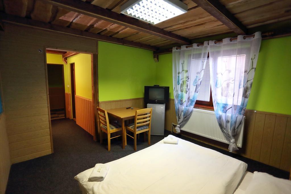 Šatov 萨托斯科酸橙旅馆酒店 外观 照片