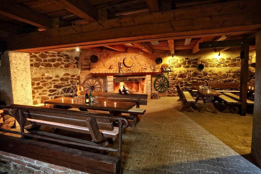 Šatov 萨托斯科酸橙旅馆酒店 外观 照片